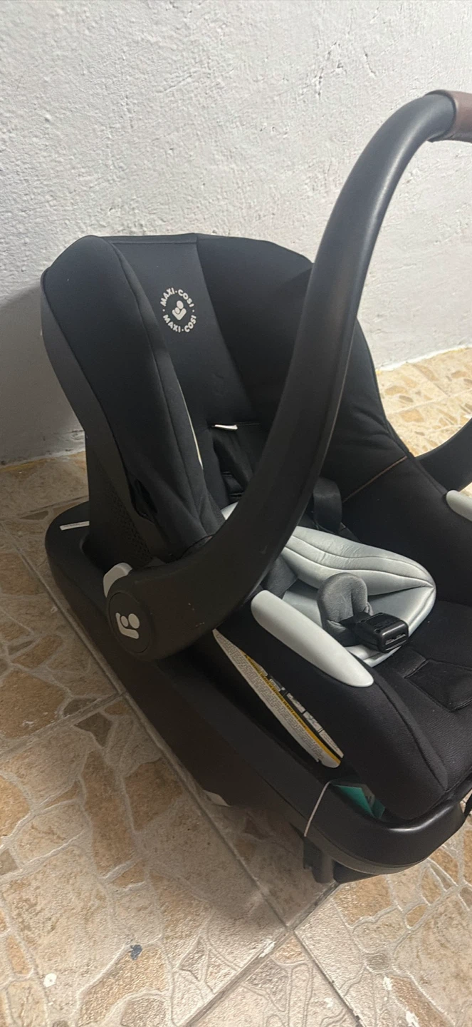 Maxi-Cosi Infant Car Seat with Base - photo 4