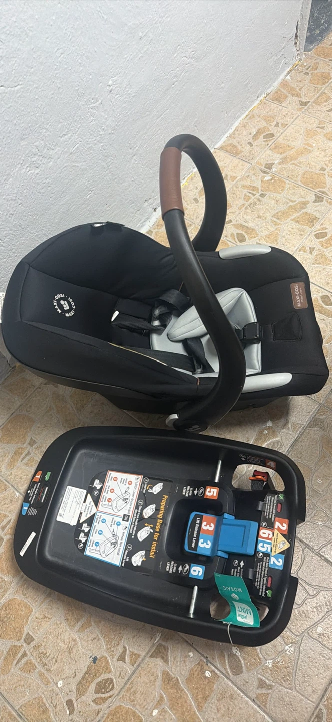 Maxi-Cosi Infant Car Seat with Base