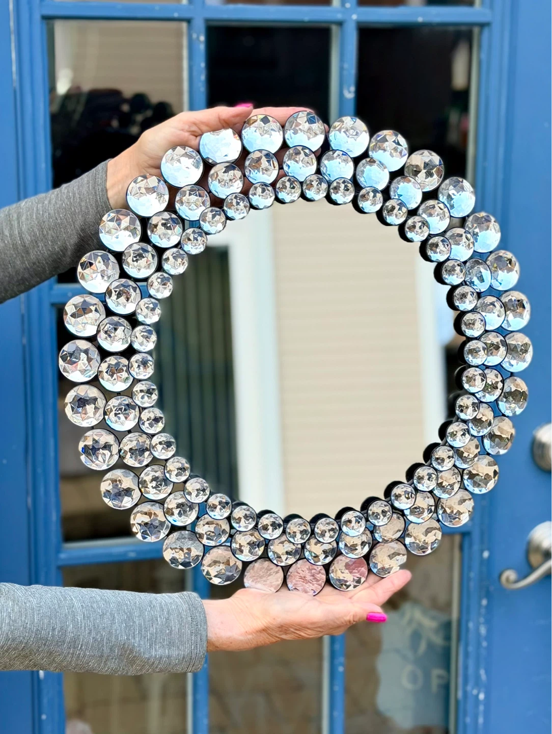 BEAUTIFUL ROUND MIRROR