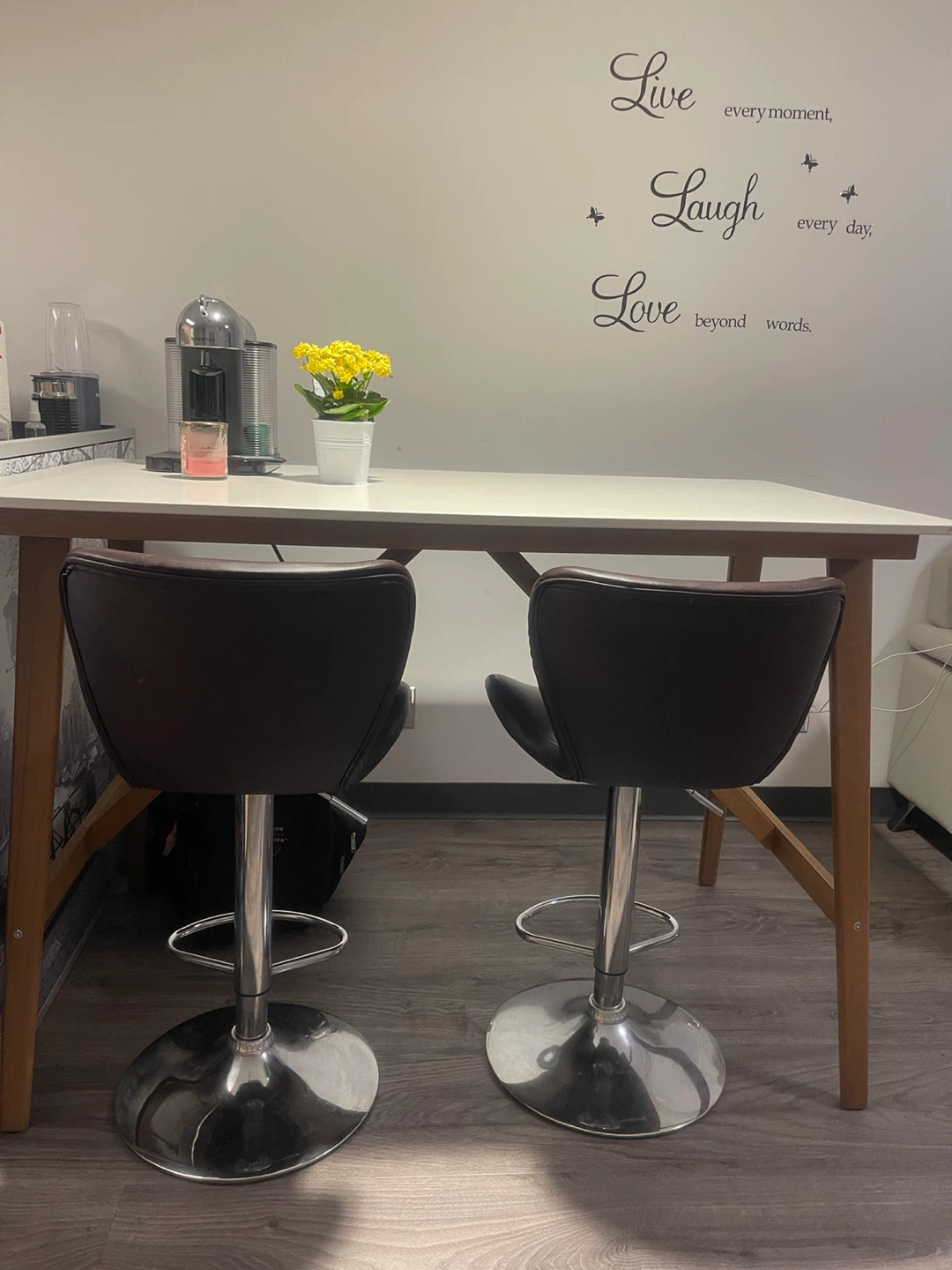 White Table with Wooden Legs + two Bar stools