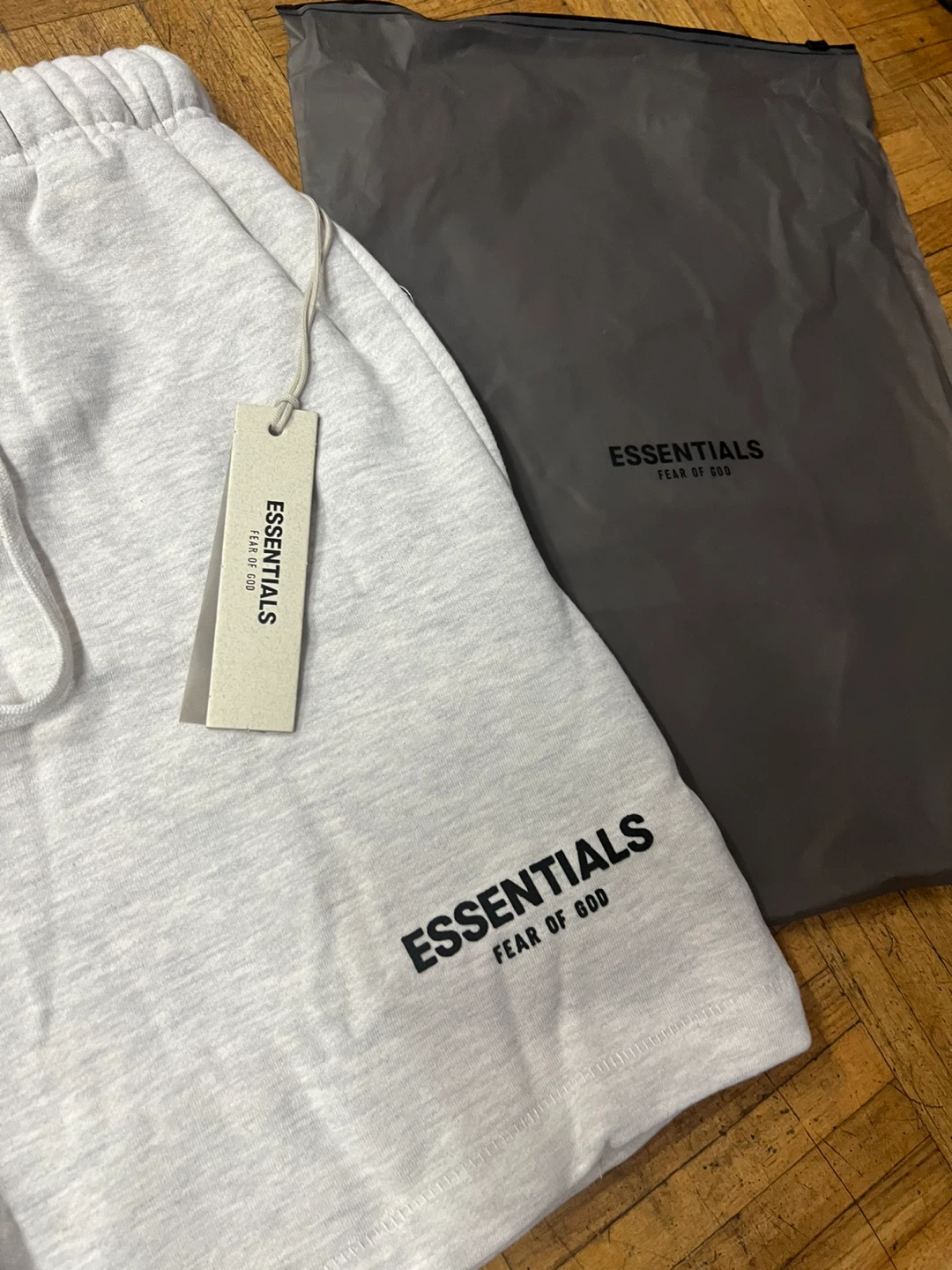 Fear of God Essentials Sweat Shorts - oatmeal 55$!! - photo 4