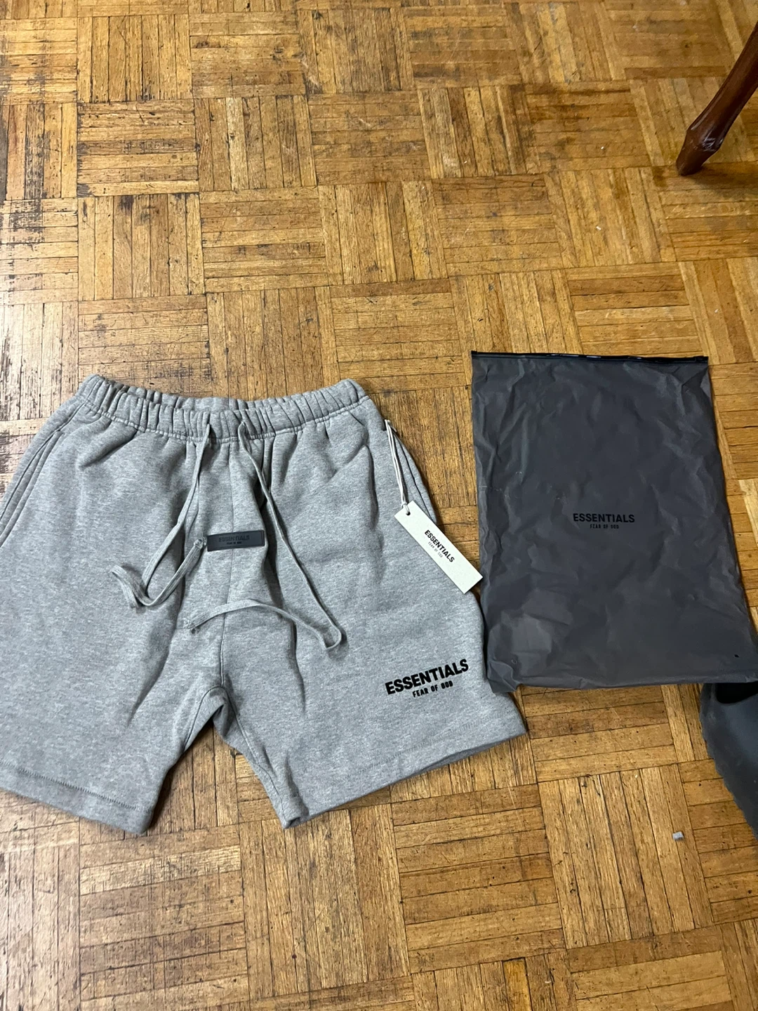 Fear of God Essentials Sweat Shorts - oatmeal 55$!! - photo 5