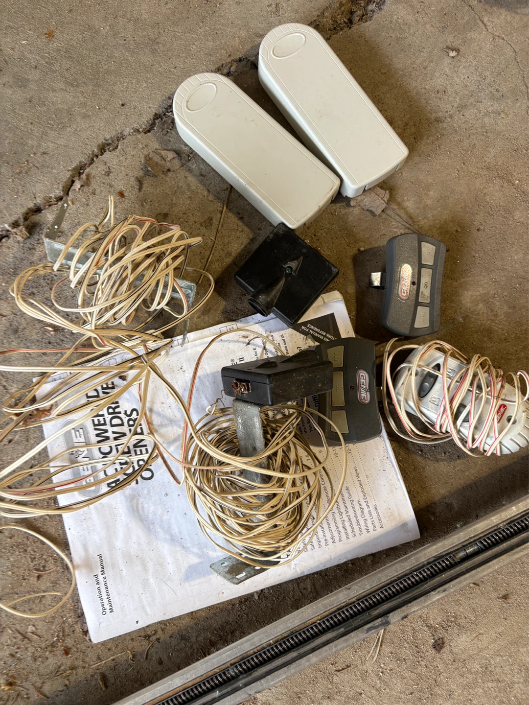 Genie 1/2 H.P. Garage Door Opener Model 3060L/M - photo 3