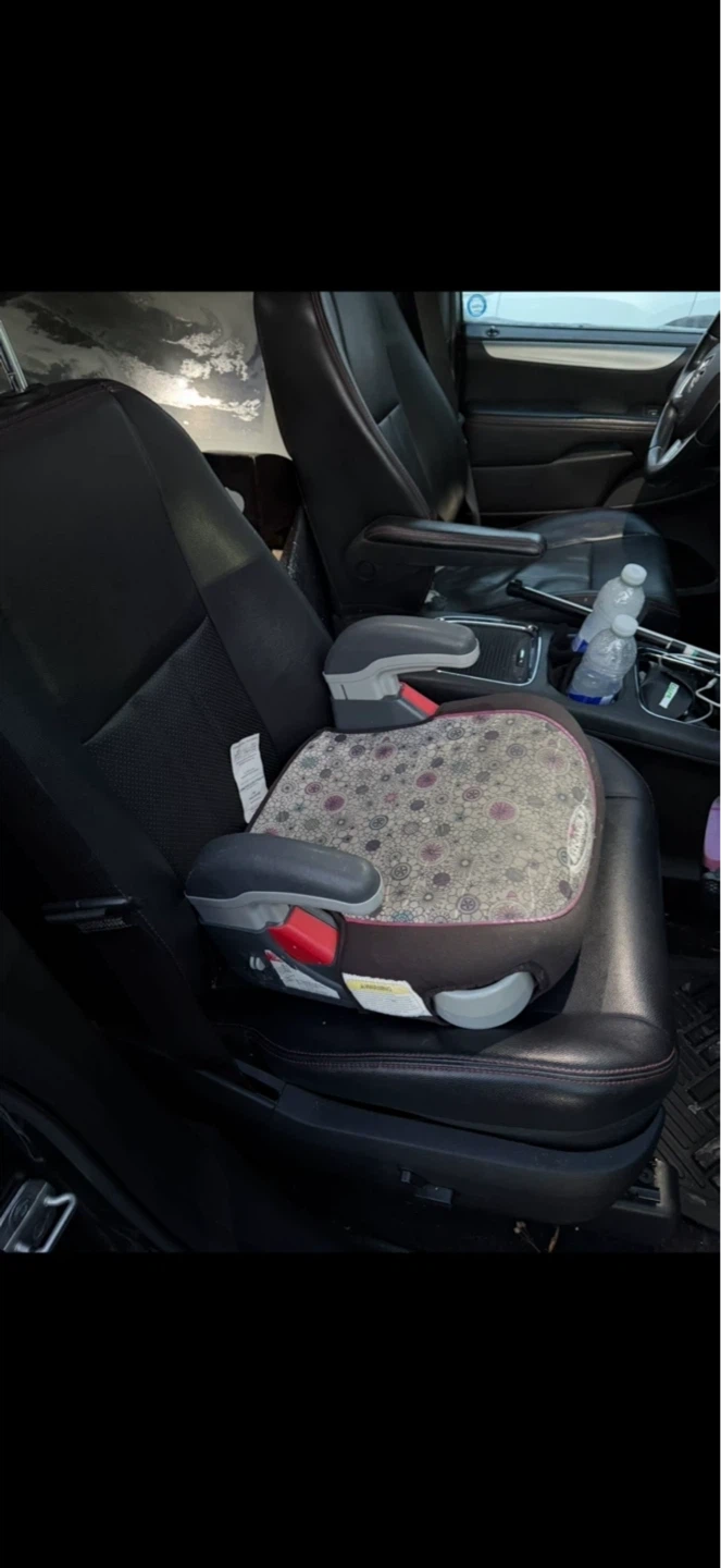 Graco Booster Carseat- Expires on 2027 March - photo 4