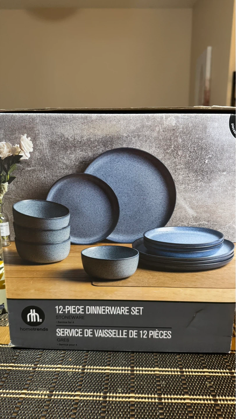Hometrends 12-Piece Stoneware Dinnerware Set