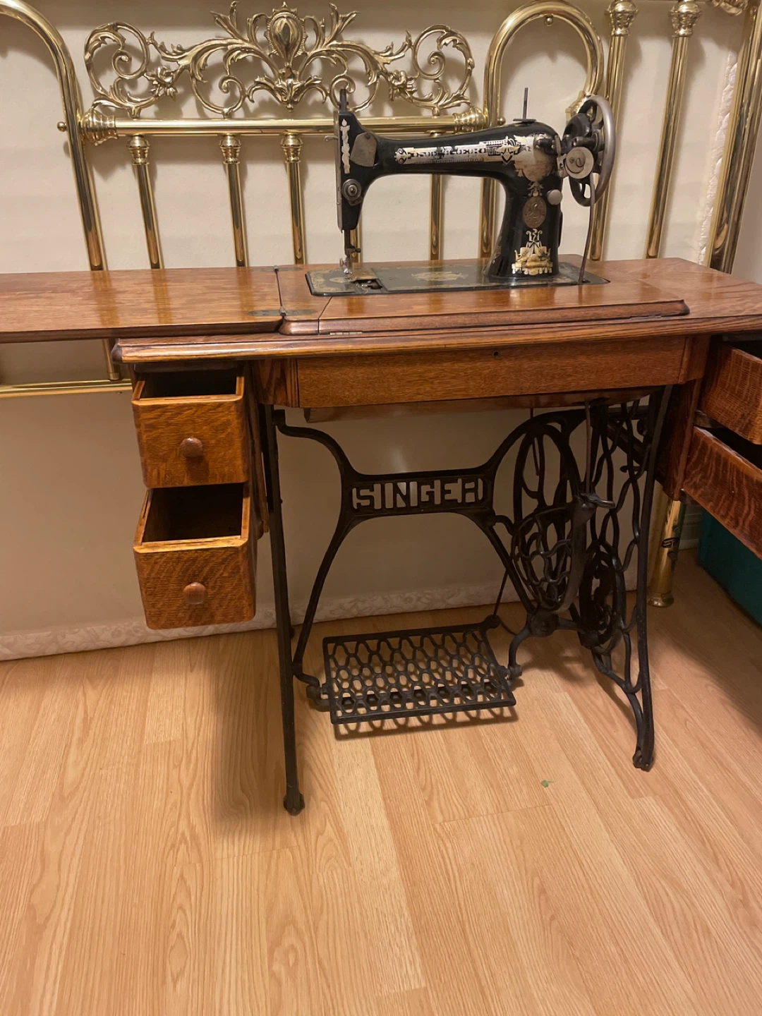 Vintage Singer Sewing Machine with Wood Cabinet