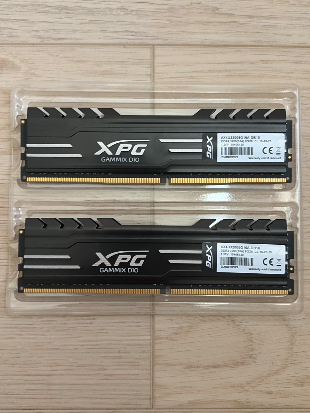 XPG GAMMIX D10 DDR4 3200MHz RAM (2x16GB) - photo 2