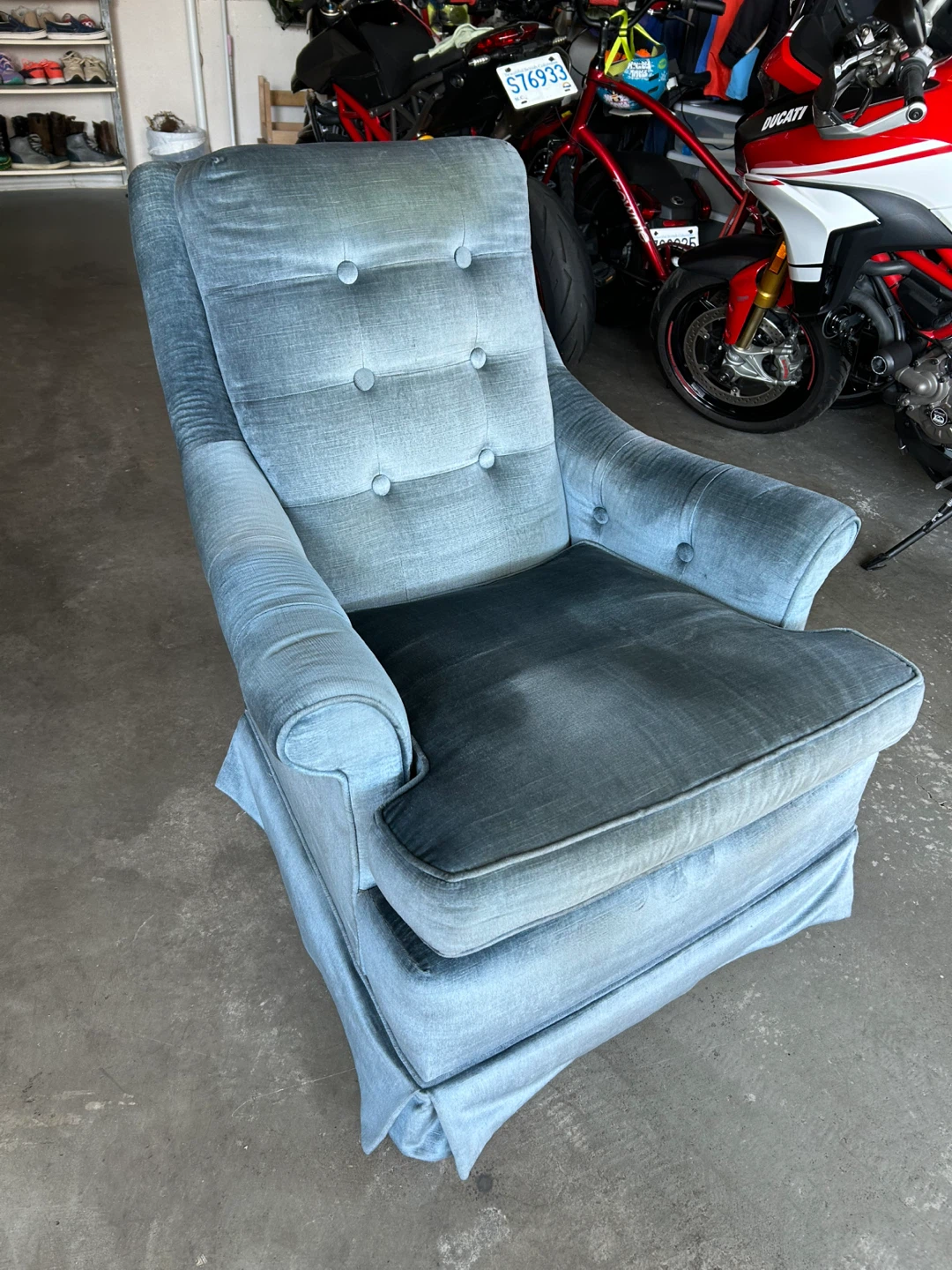Light Blue Velvet Armchair - photo 2