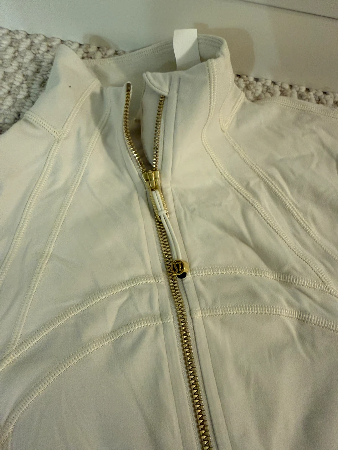 Lululemon Define Cropped Jacket Nulu Light ivory and gold - photo 3