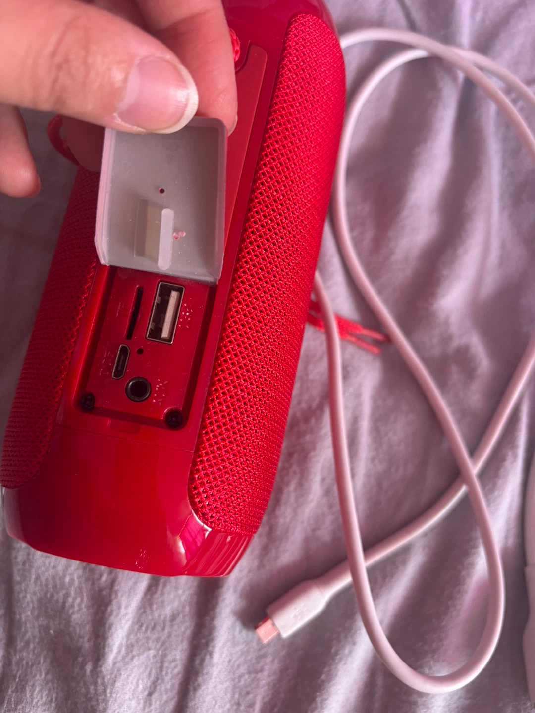 Red T&G Portable Bluetooth Speaker with USB - photo 3
