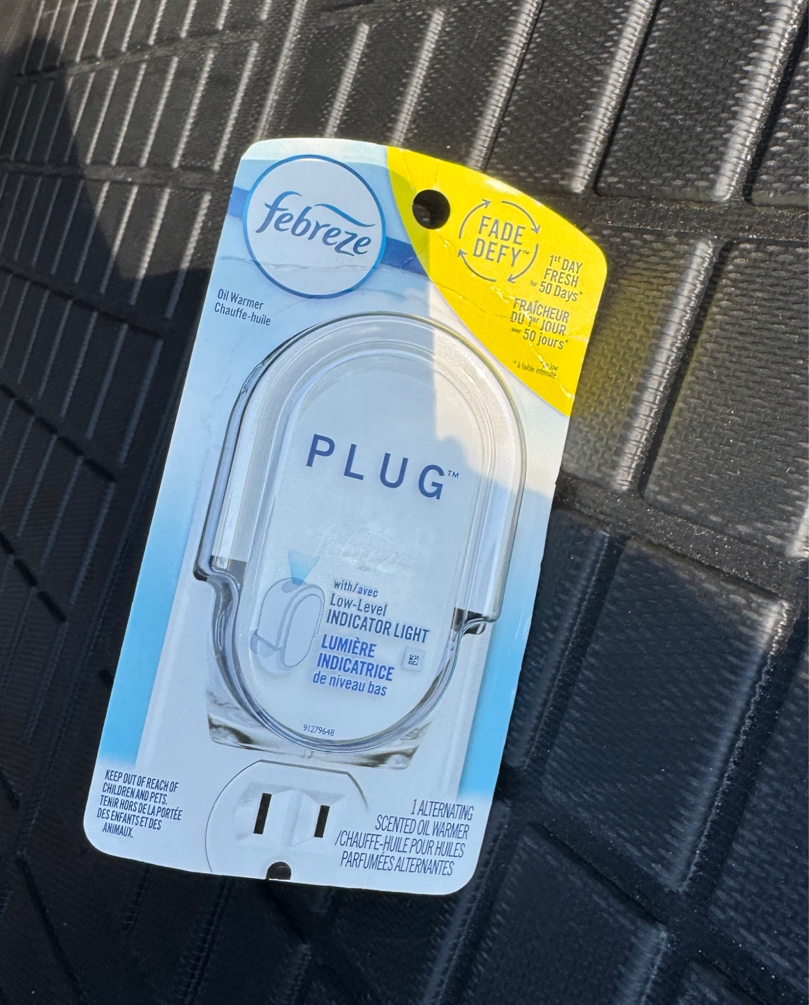 Febreze PLUG Odor-Fighting Air Freshener Warmer - photo 2