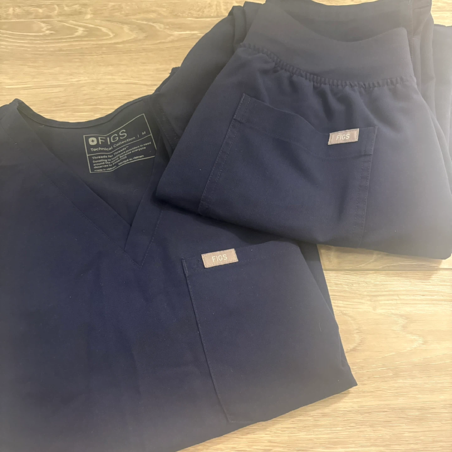 FIGS Navy Scrub Top & Pants Set - photo 2