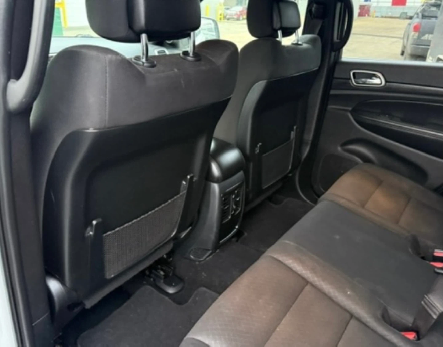 Jeep Grand Cherokee SUV - photo 2