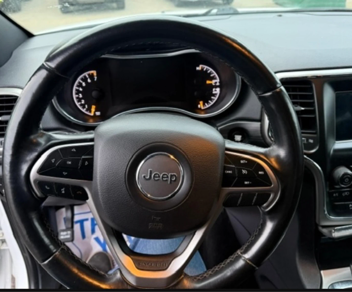 Jeep Grand Cherokee SUV - photo 3
