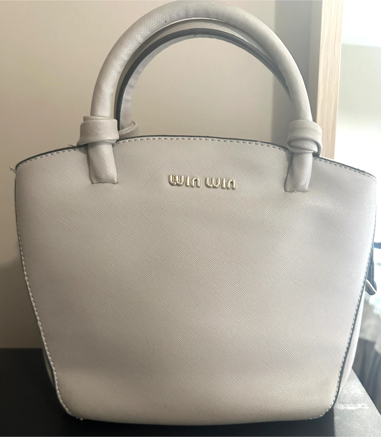 Elegant Beige/Nude Handbag