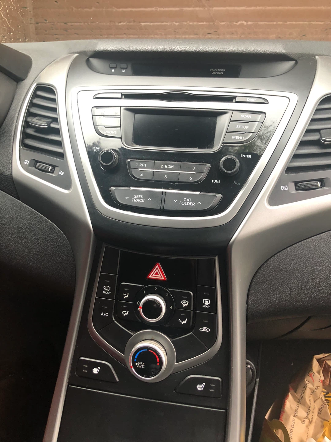 White Hyundai Elantra  2015