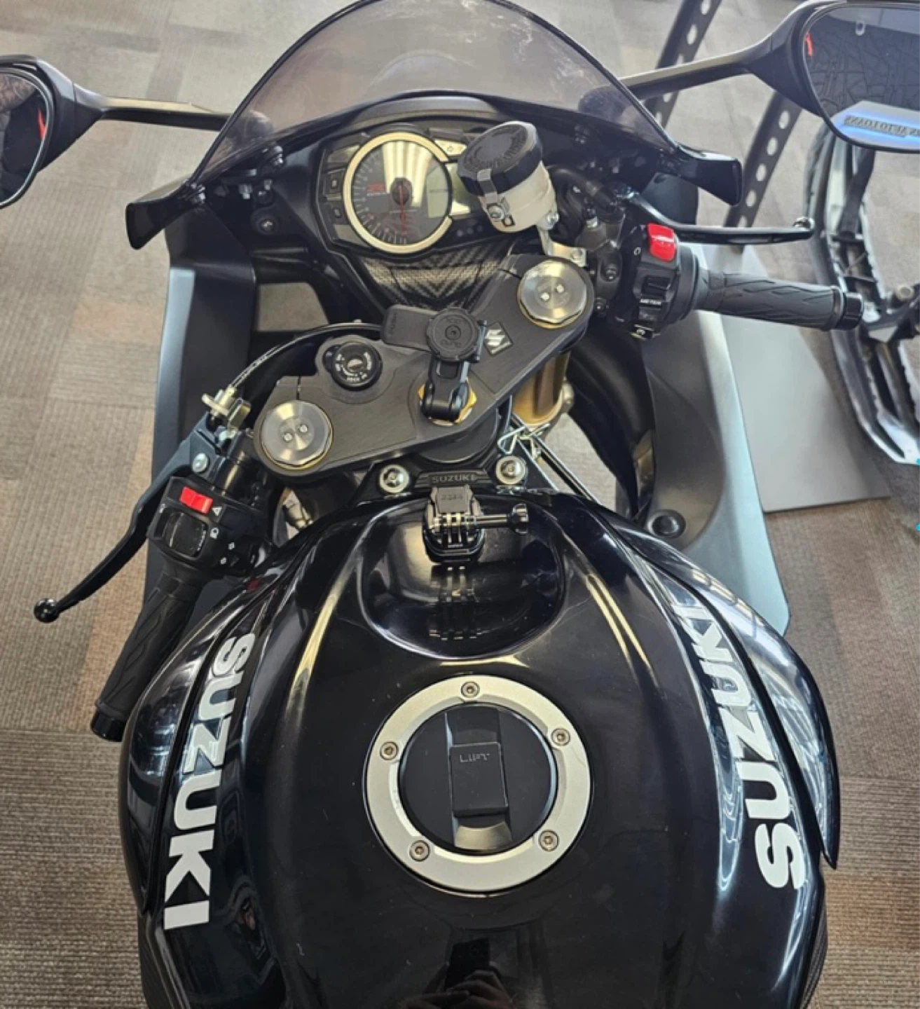 Black Suzuki GSXR 750 Motorcycle - photo 2