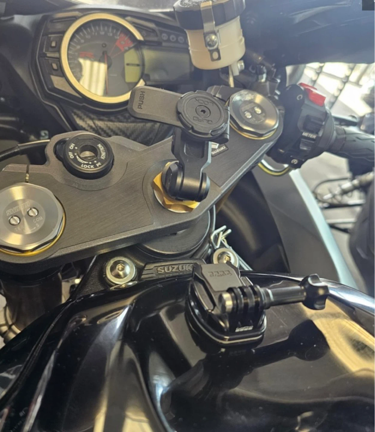 Black Suzuki GSXR 750 Motorcycle - photo 4