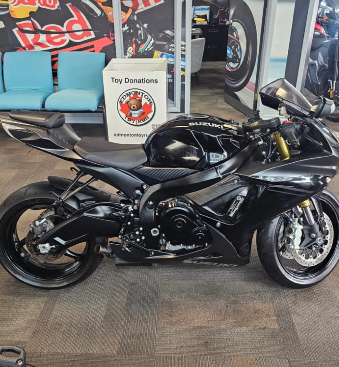 Black Suzuki GSXR 750 Motorcycle - photo 5
