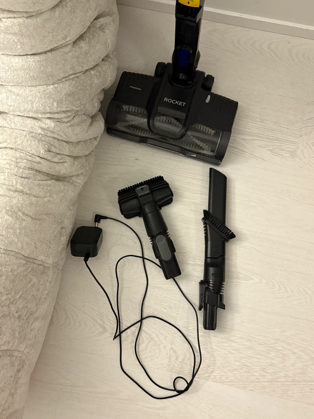 Shark Rocket Cordless Stick Vacuum IX142 - photo 3