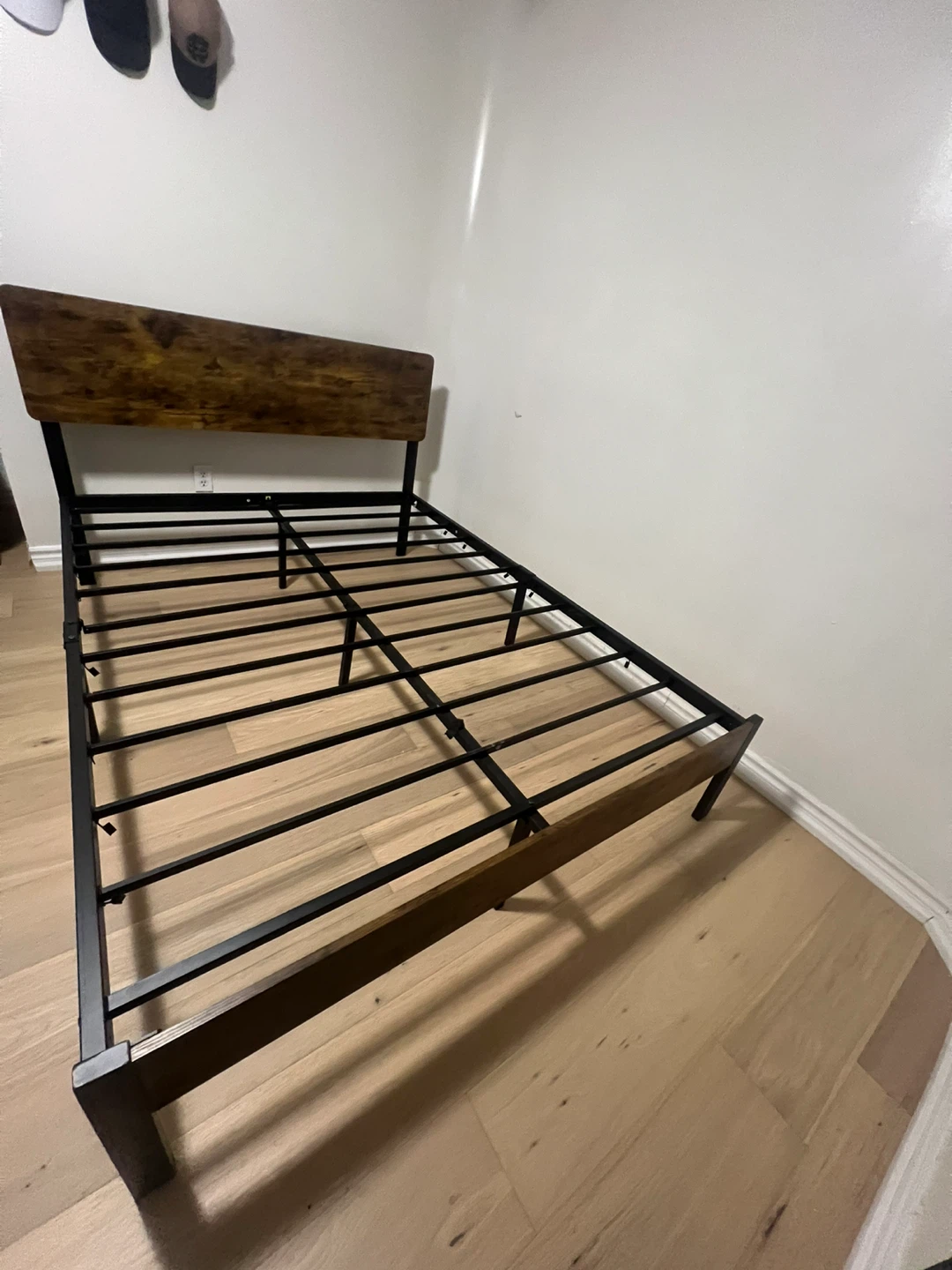Wooden Headboard Metal Bed Frame - photo 5
