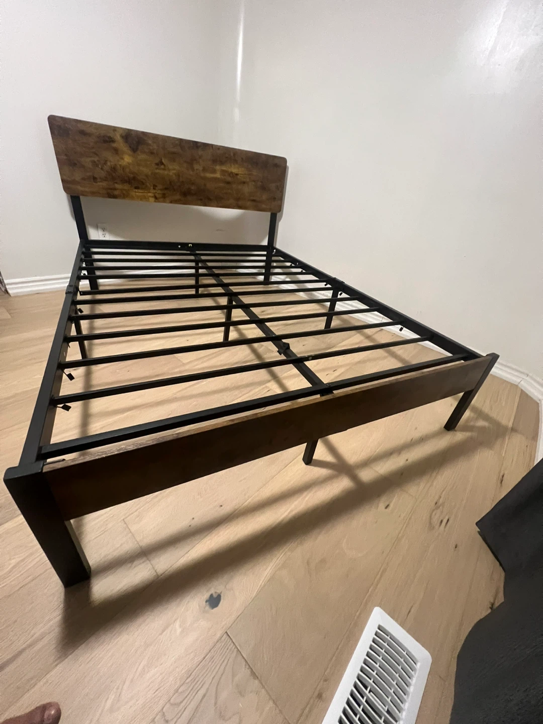 Wooden Headboard Metal Bed Frame - photo 4