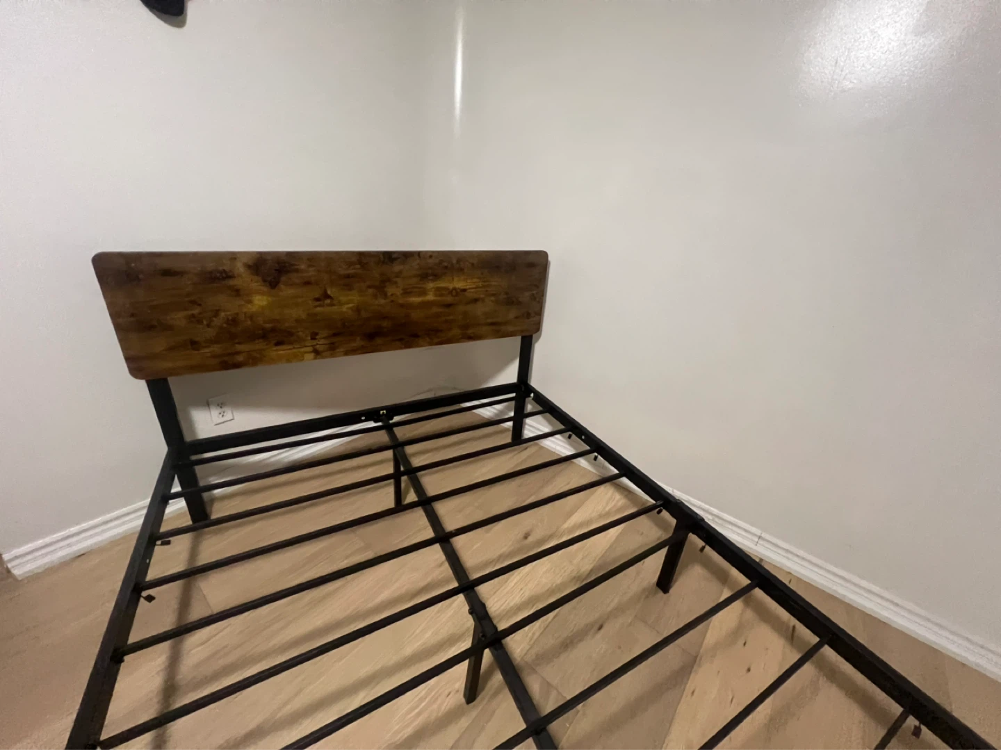 Wooden Headboard Metal Bed Frame - photo 2