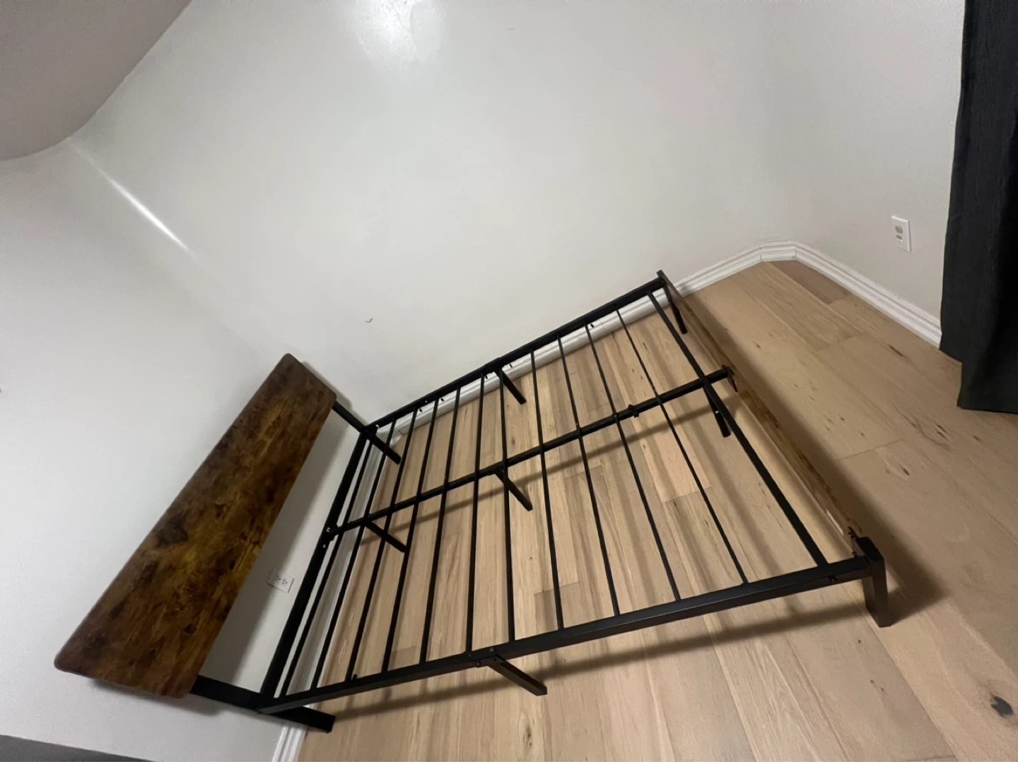 Wooden Headboard Metal Bed Frame - photo 3