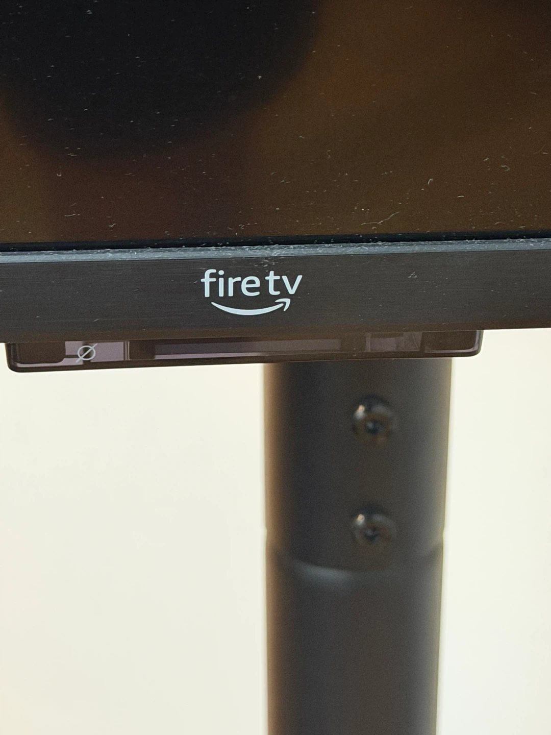 Fire TV Omni 43 in 4K QLED HDR Smart TV - TV stand included - photo 3