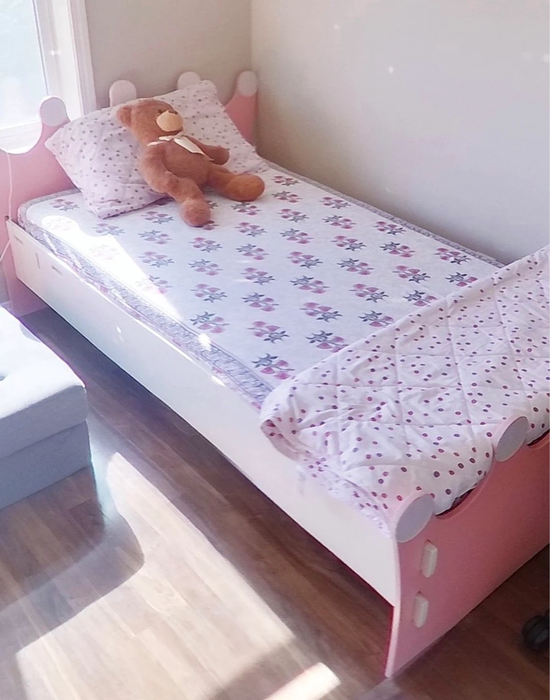 Pink princess Twin Bed Frame with Crown Detail