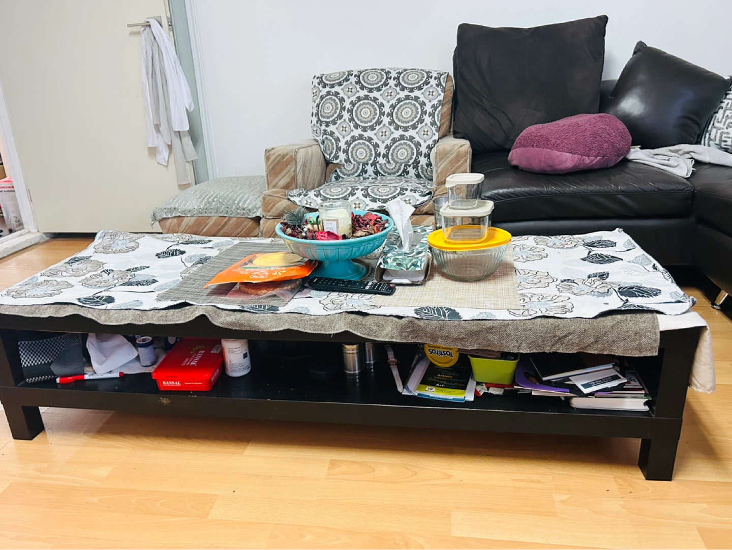 Black coffee table with storage shelf - photo 2