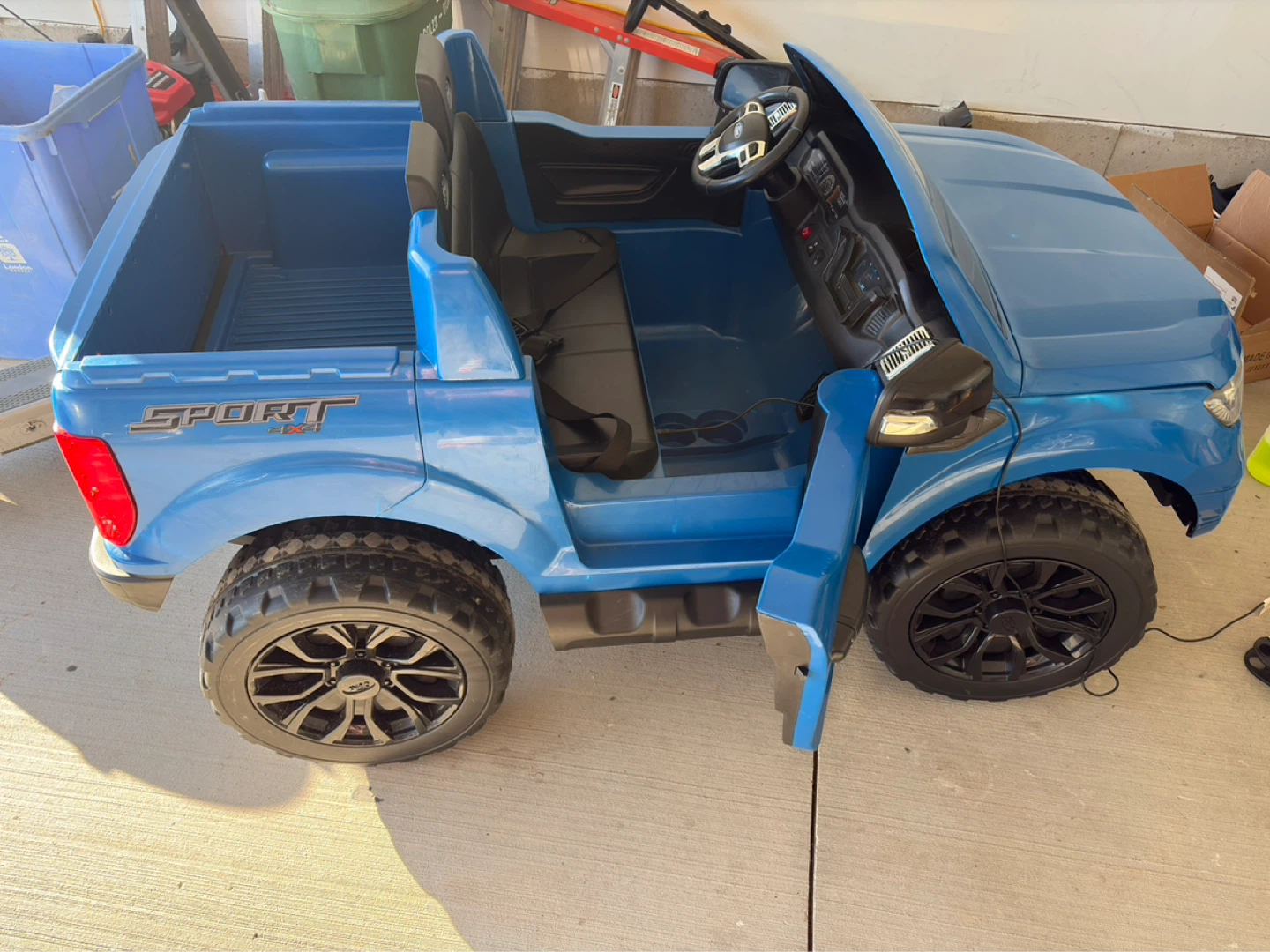 Ford Ranger Ride-On Toy Truck - Blue - photo 4