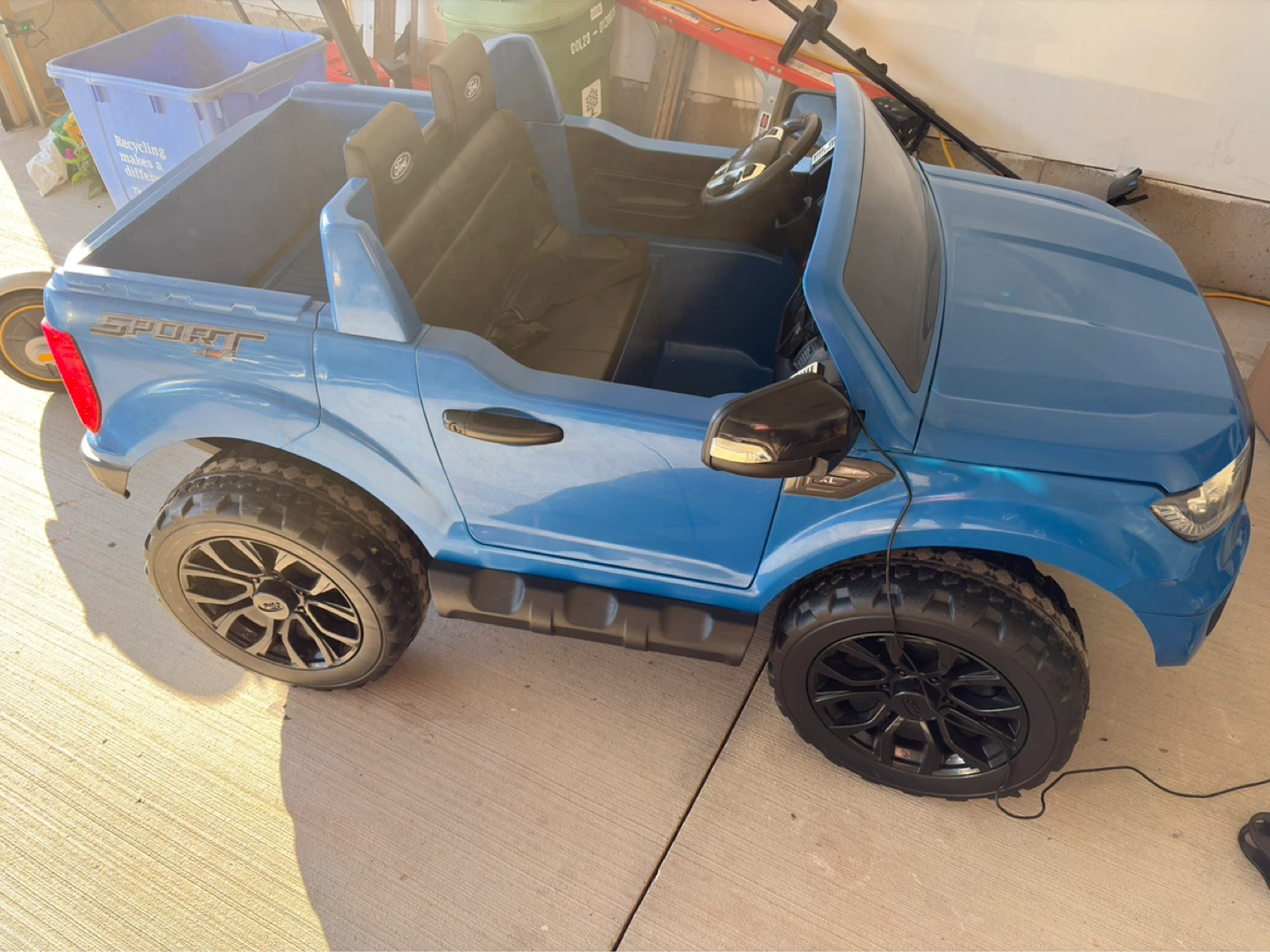Ford Ranger Ride-On Toy Truck - Blue - photo 3
