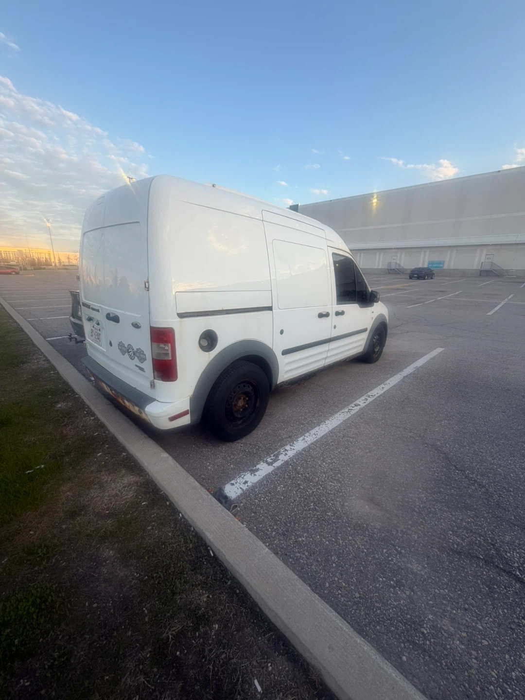 White Ford Transit Connect Van - photo 2