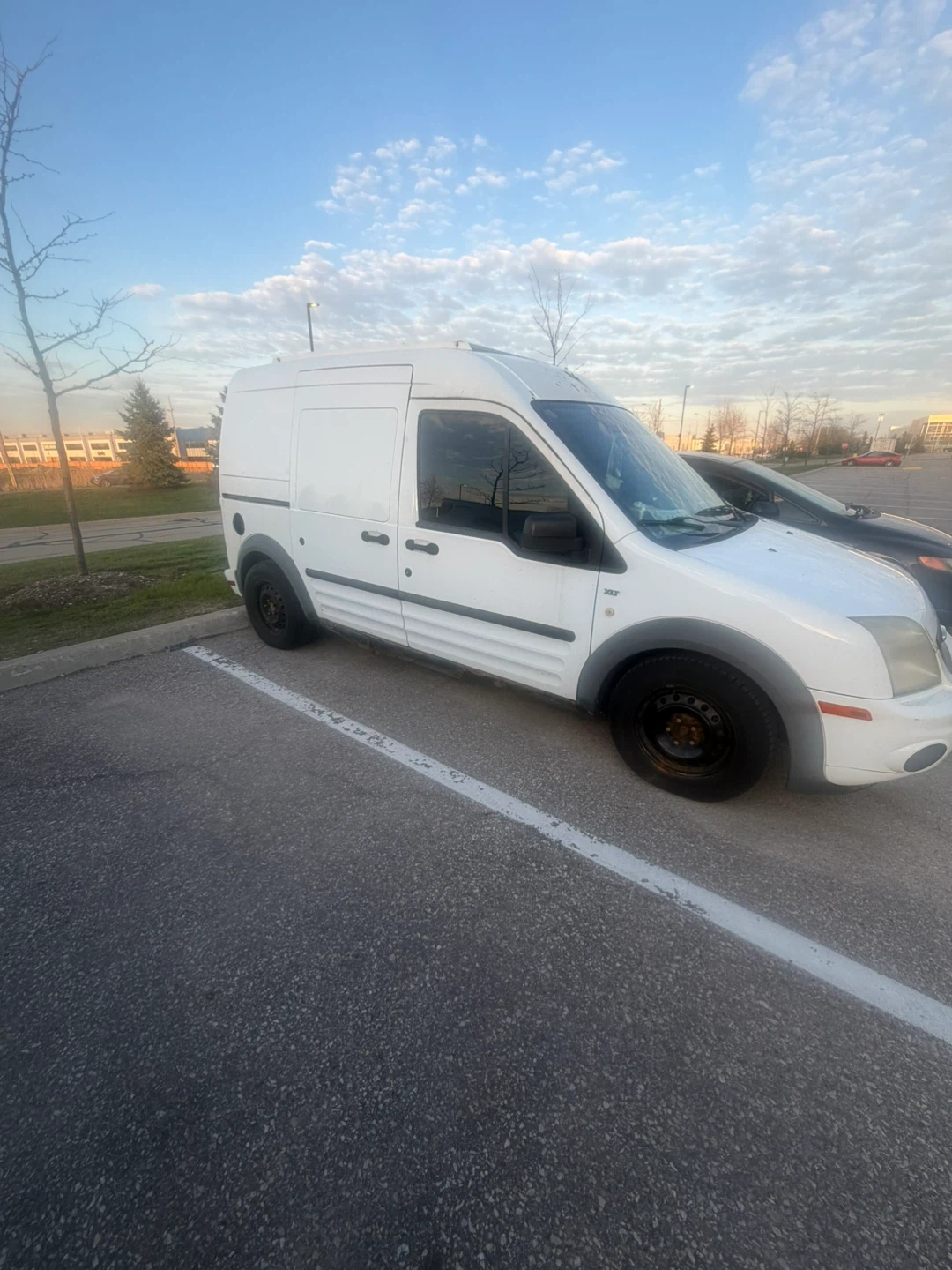 White Ford Transit Connect Van - photo 3