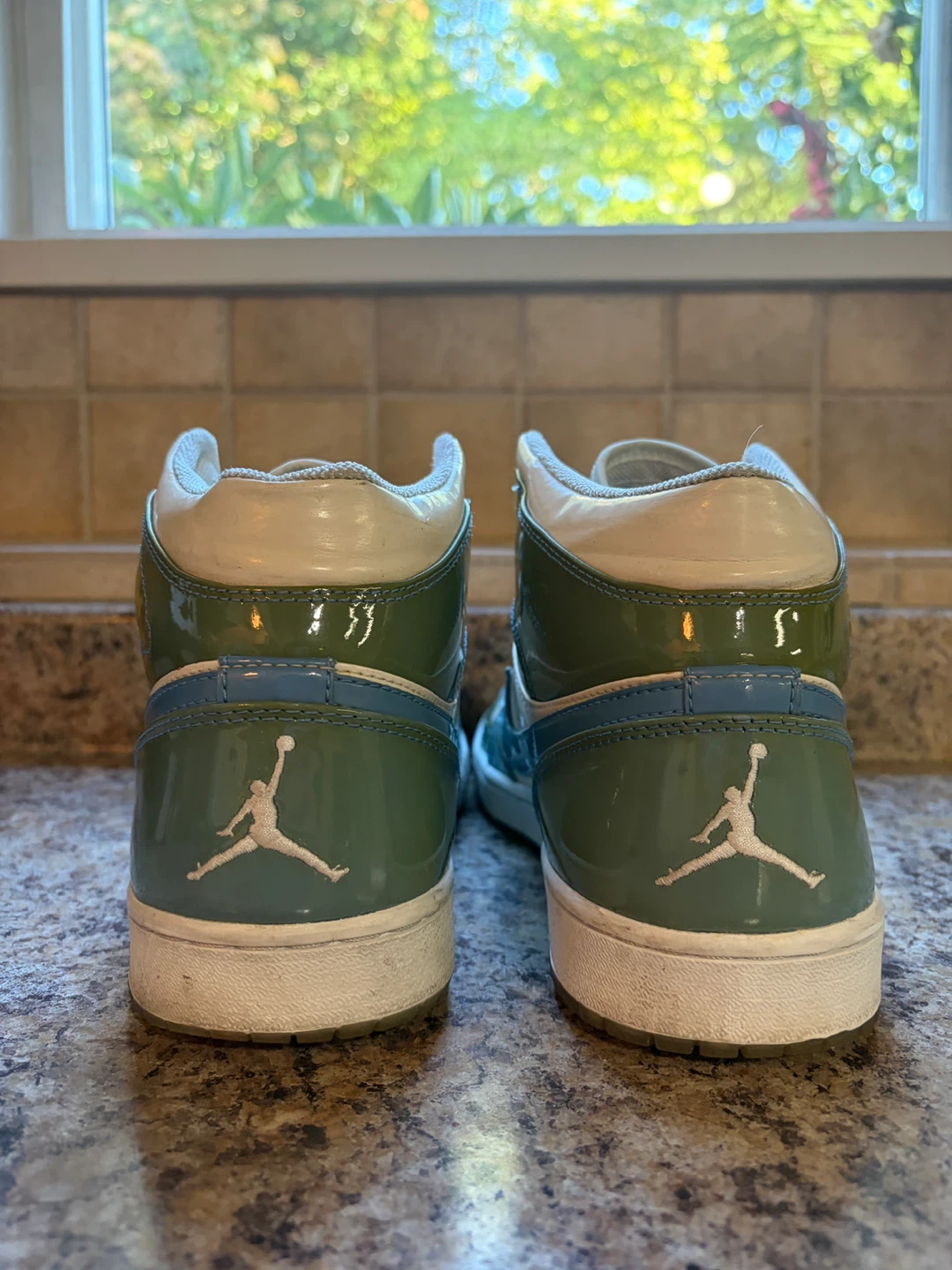 Air Jordan 1 Mid SE "Light Green" Size 12 - photo 2
