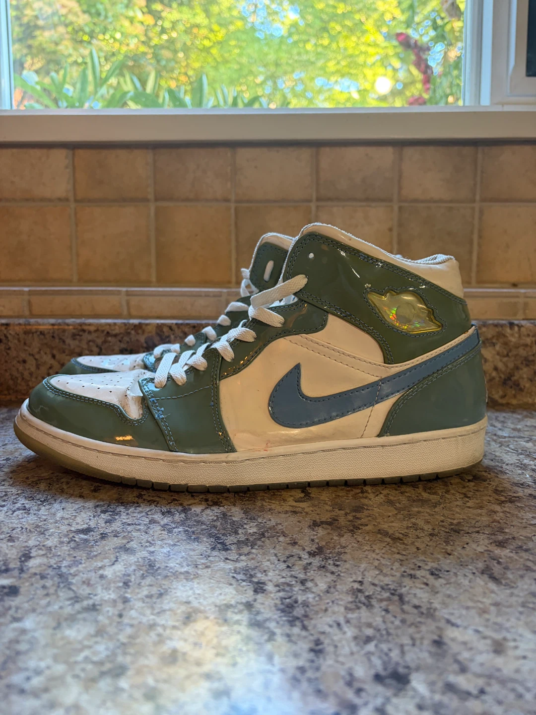 Air Jordan 1 Mid SE "Light Green" Size 12 - photo 5