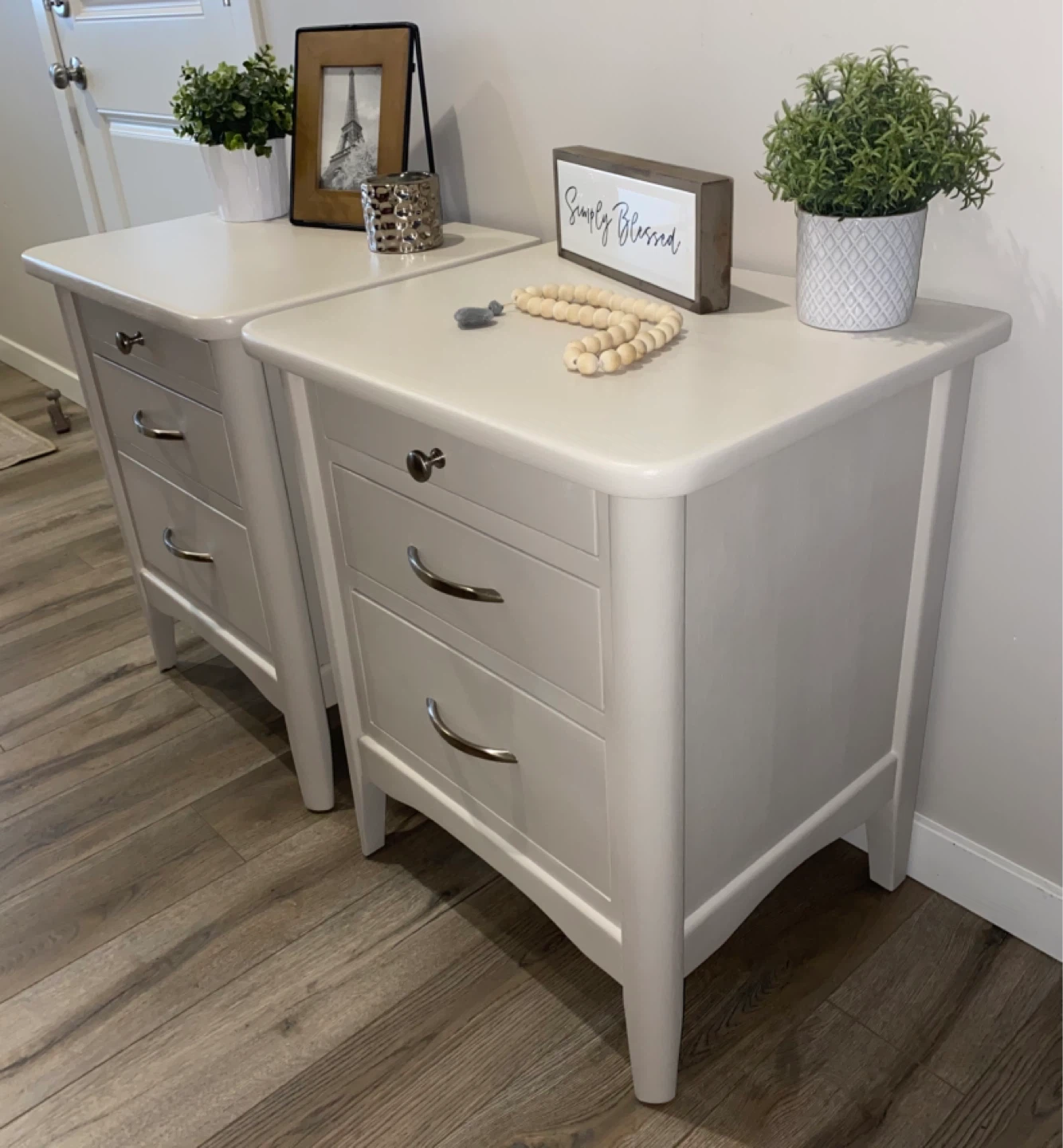 Hardwood King Nightstands Cashmere & Silver - photo 4