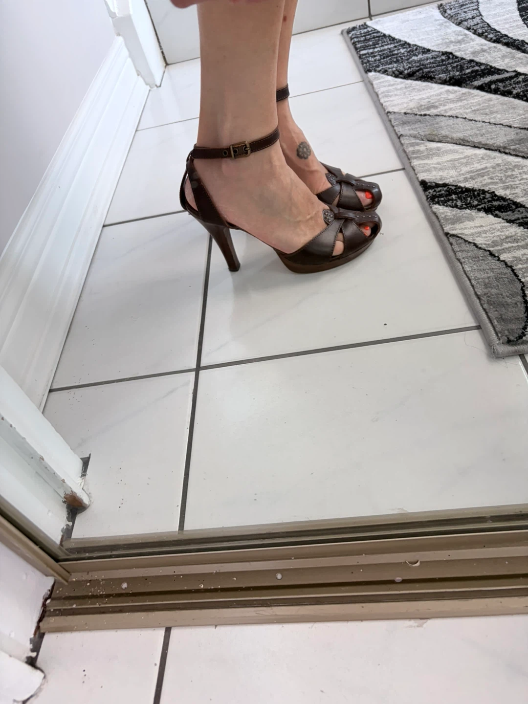 Women’s Italian leather dark brown shoes size 6.5 - photo 2