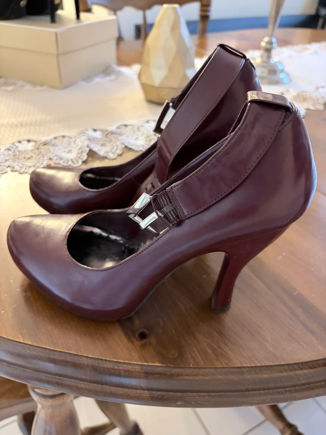 BCBG burgundy shoes size 6.5 - photo 2