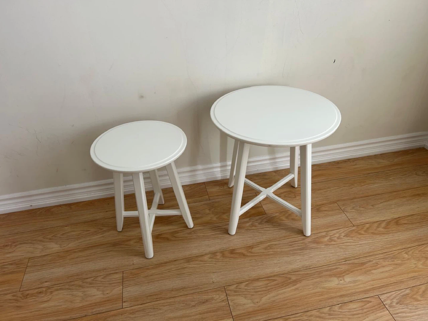Set of 2 White Round Side Tables - photo 2