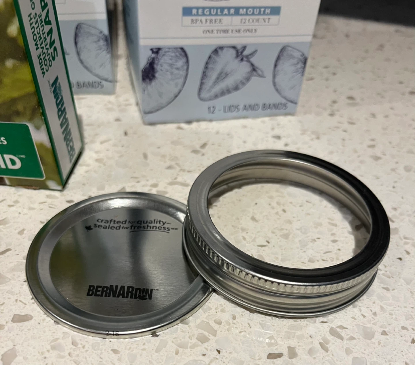 4 boxes Bernardin Regular Mouth Snap Lids & Bands - photo 4