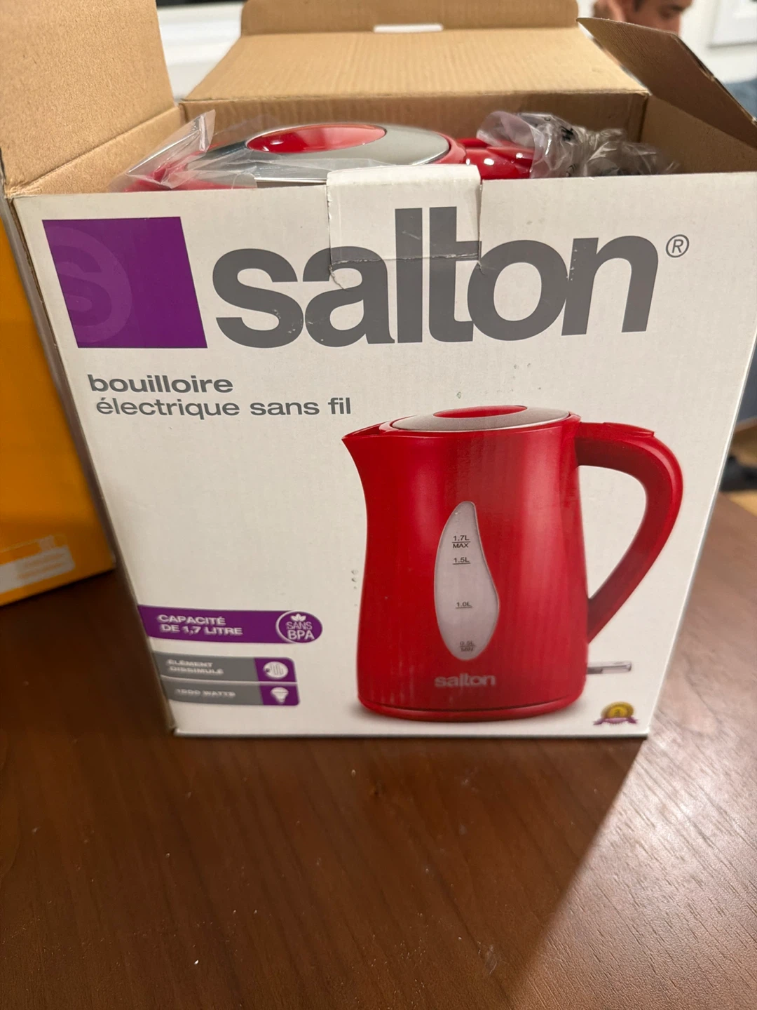 Salton Electric Cordless Kettle - Red