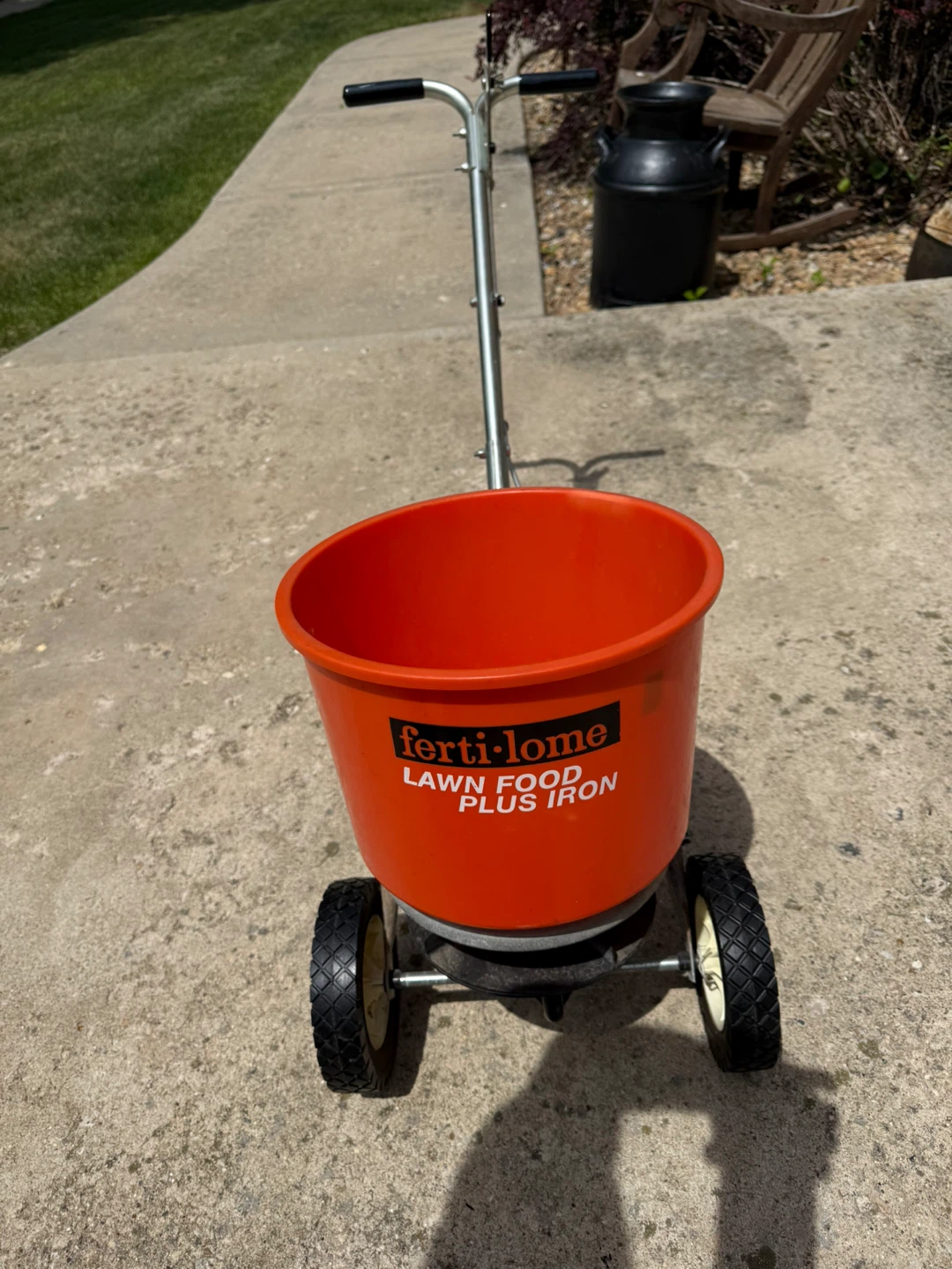 Fertilome Lawn Food Plus Iron Spreader Cart - photo 2