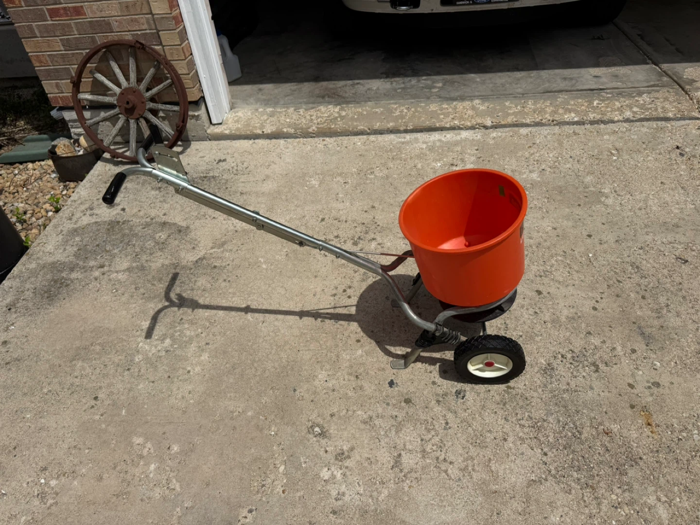 Fertilome Lawn Food Plus Iron Spreader Cart - photo 3