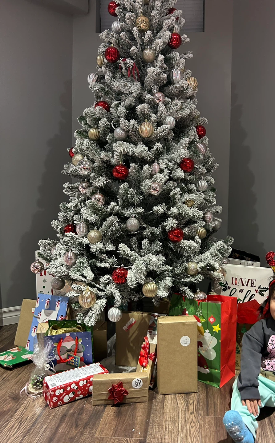 6.5' Pre-lit Flocked Christmas Tree with Ornaments - photo 2