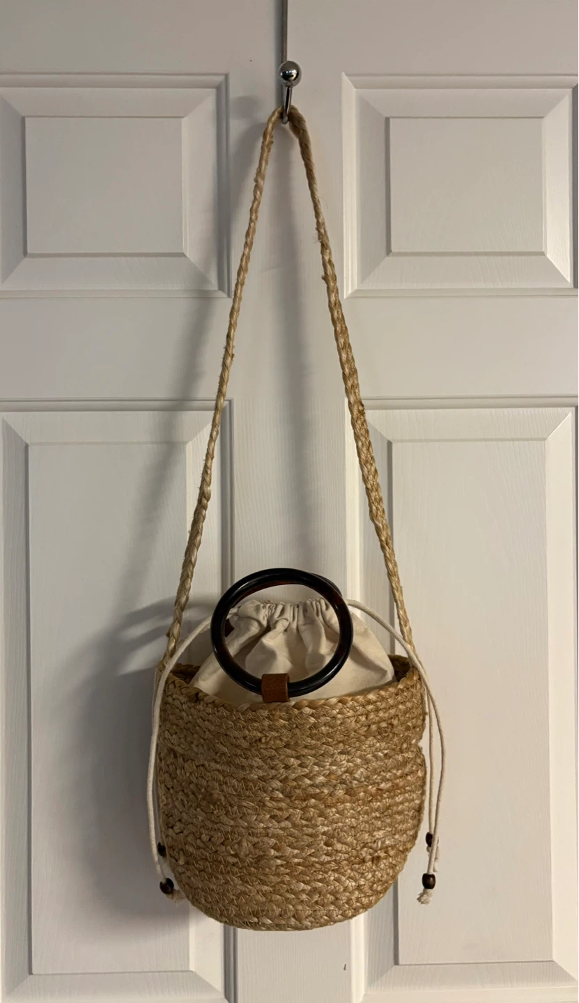 Aritzia Main Character Straw Bucket Bag - photo 2