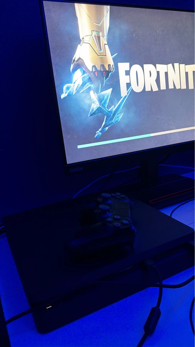 PlayStation 4 - photo 2