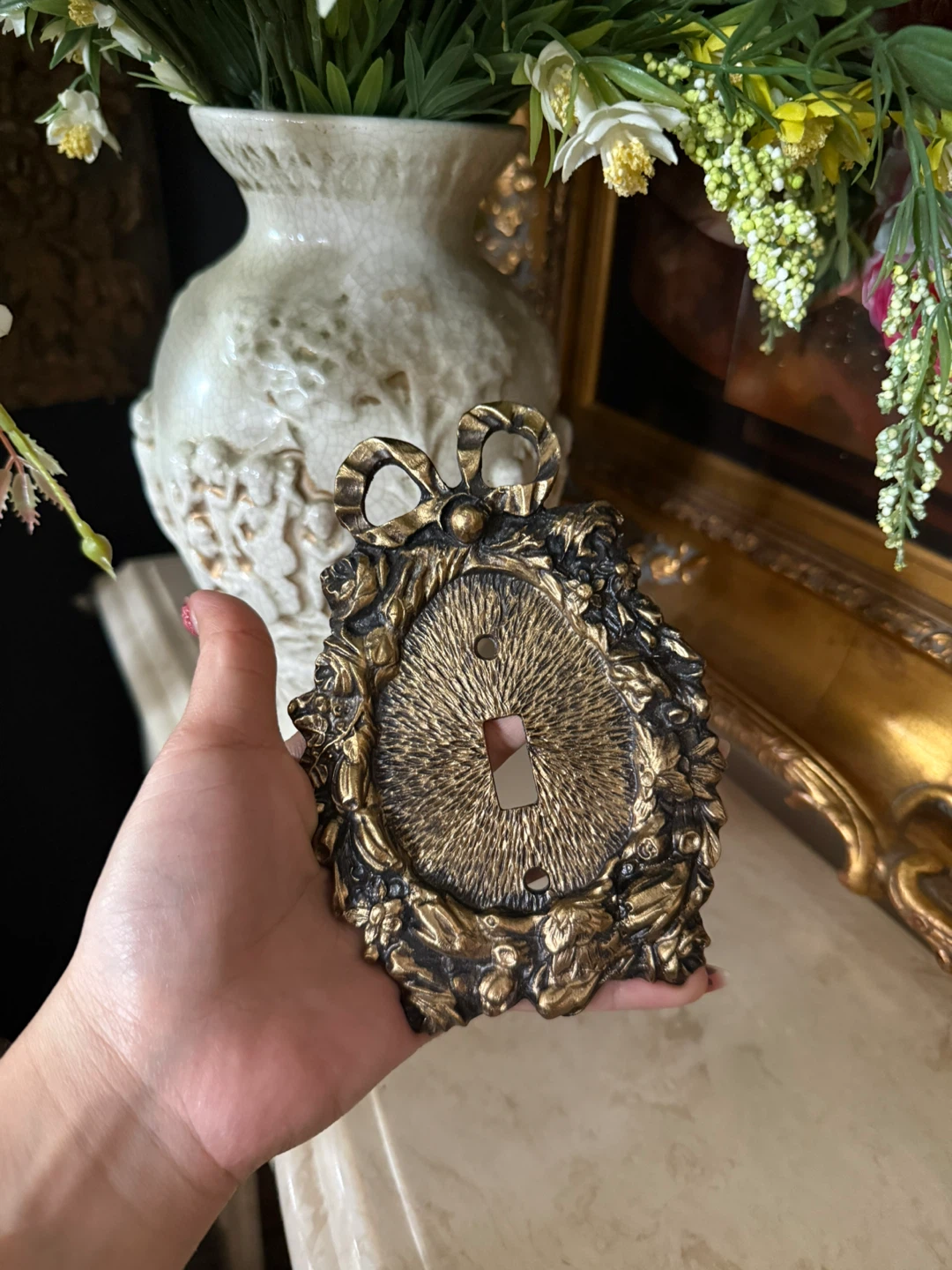Ornate Light switch plate cover & bow hook - photo 4