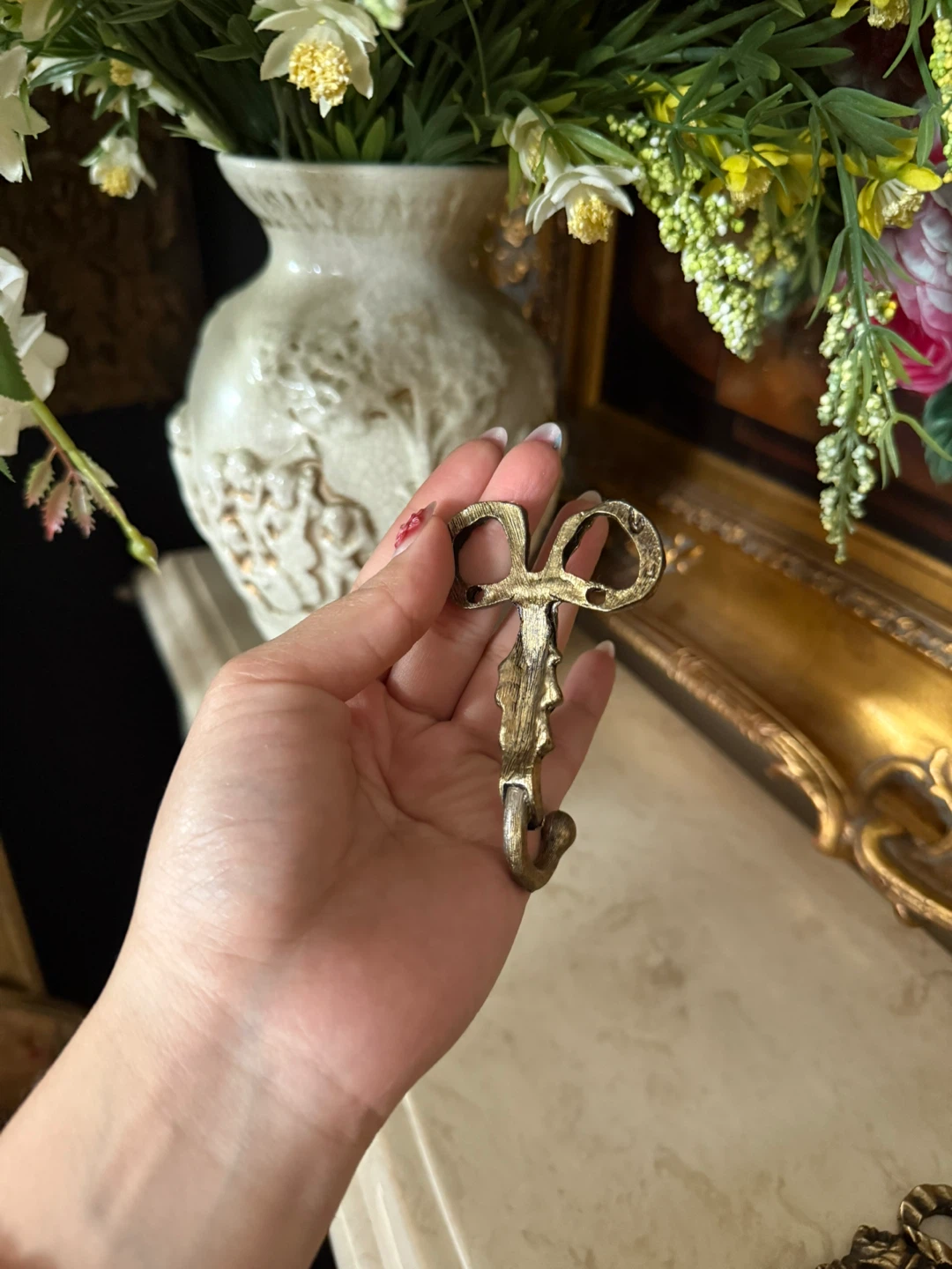 Ornate Light switch plate cover & bow hook - photo 3